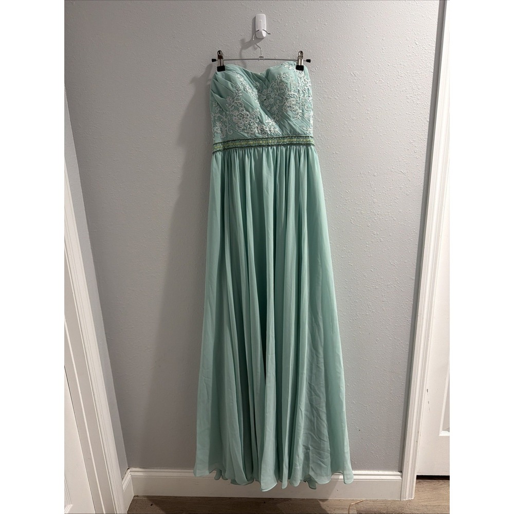 Mary's bridal formal Gown Modern Maids Collection Size 8